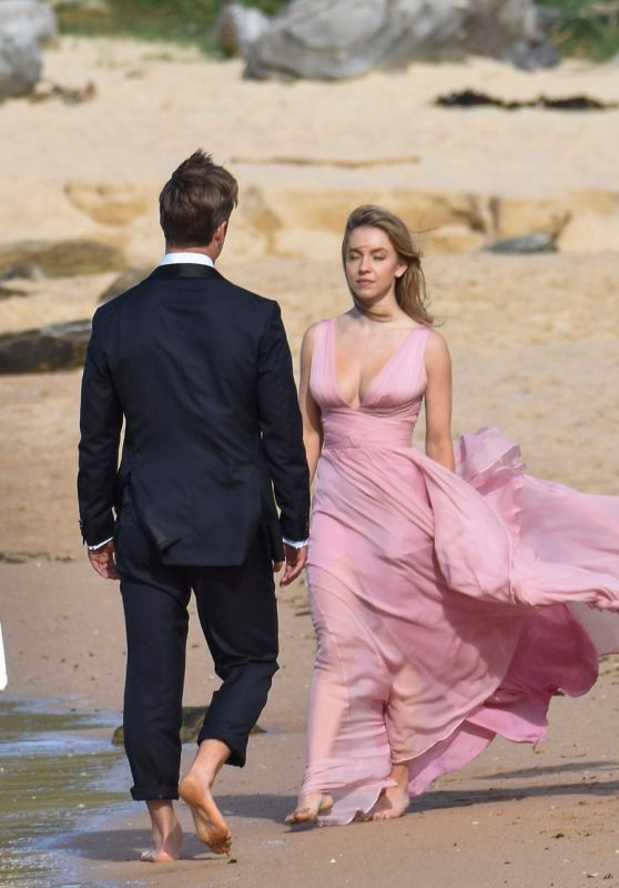 Sydney Sweeney and Glen Powell Spotted Filming a Romantic Scene April 2023